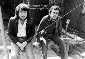 stealers wheel If they were really "Stuck In The Middle" then clearly someone was missing from this picture!