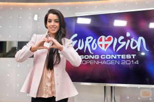 40179_ruth-lorenzo-haciendo-corazon-simbolo-eurovision-2014