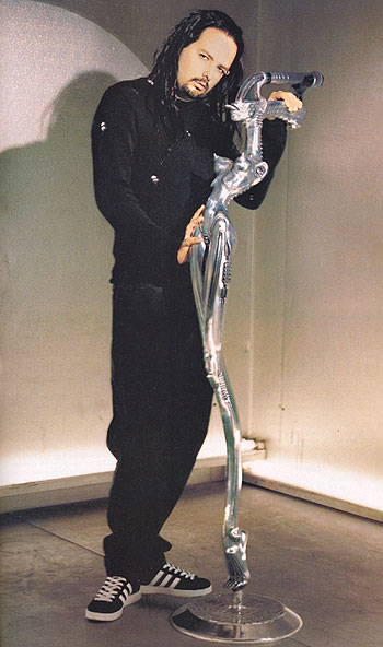 giger_mic_stand